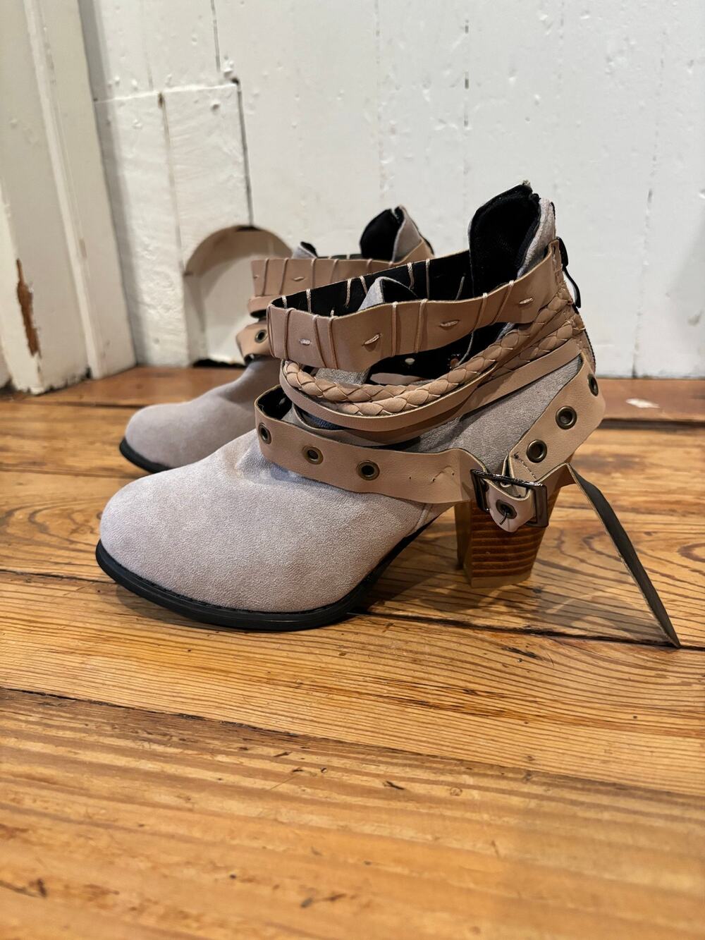 NWOT Suede Heels Ankle Boots with decorative straps size 37 US 6